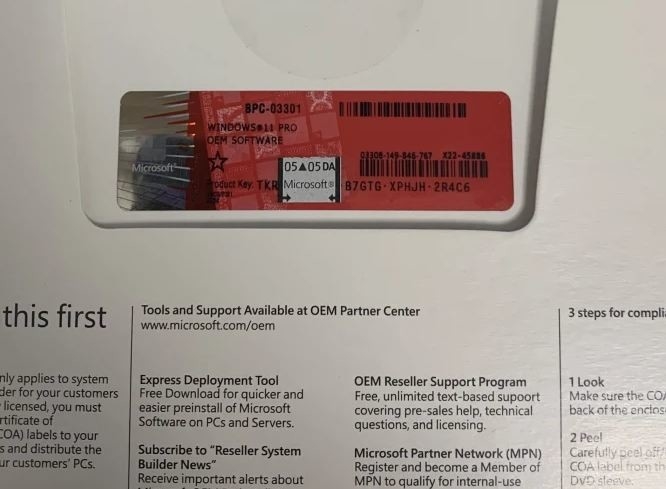 Favorable llave del producto de Microsoft Windows 11 con la caja de la etiqueta engomada del Coa
